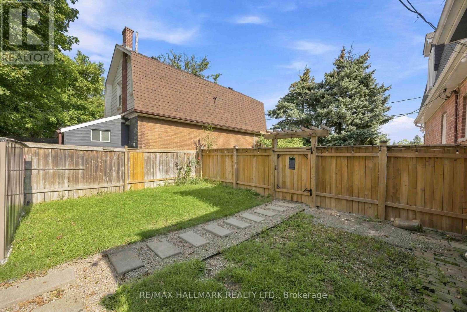 44 HOLLEY AVENUE - 26