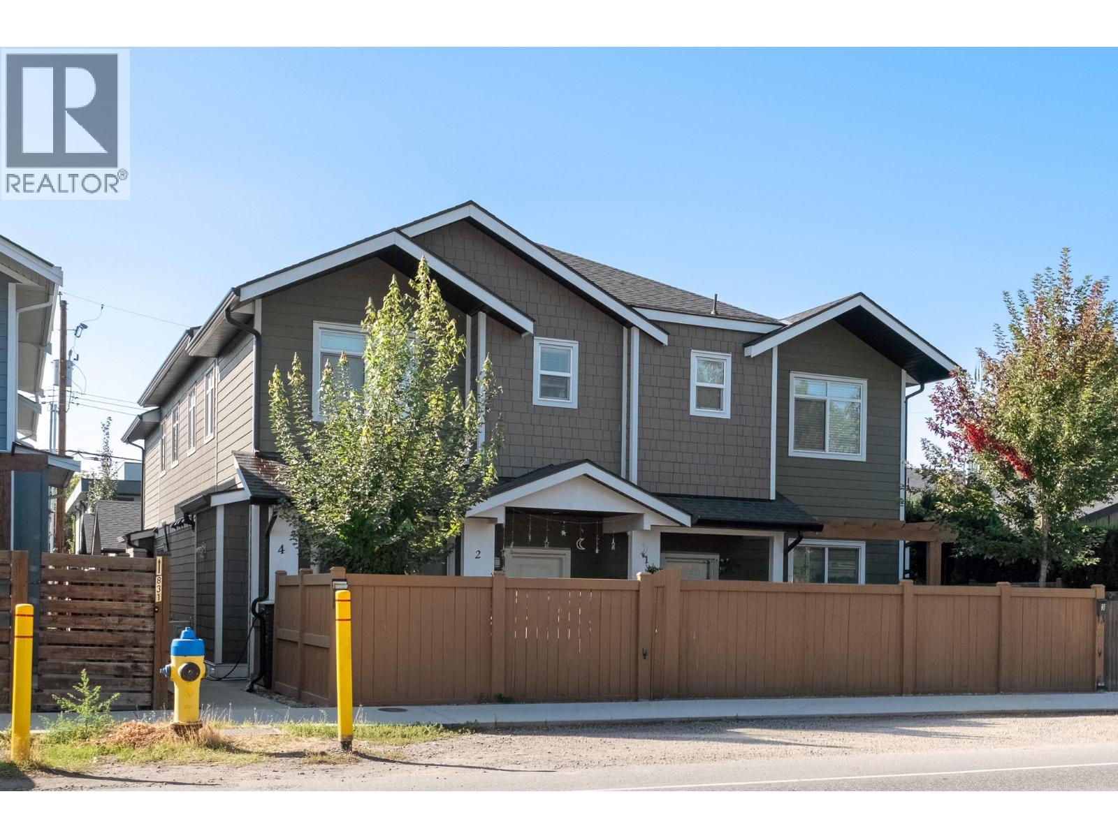 #4 825 Cadder Avenue - 27