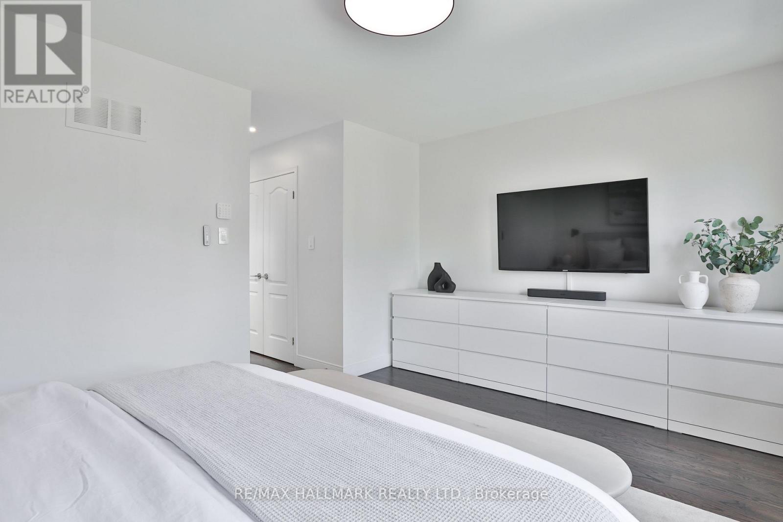 163 ROE AVENUE - Image 23