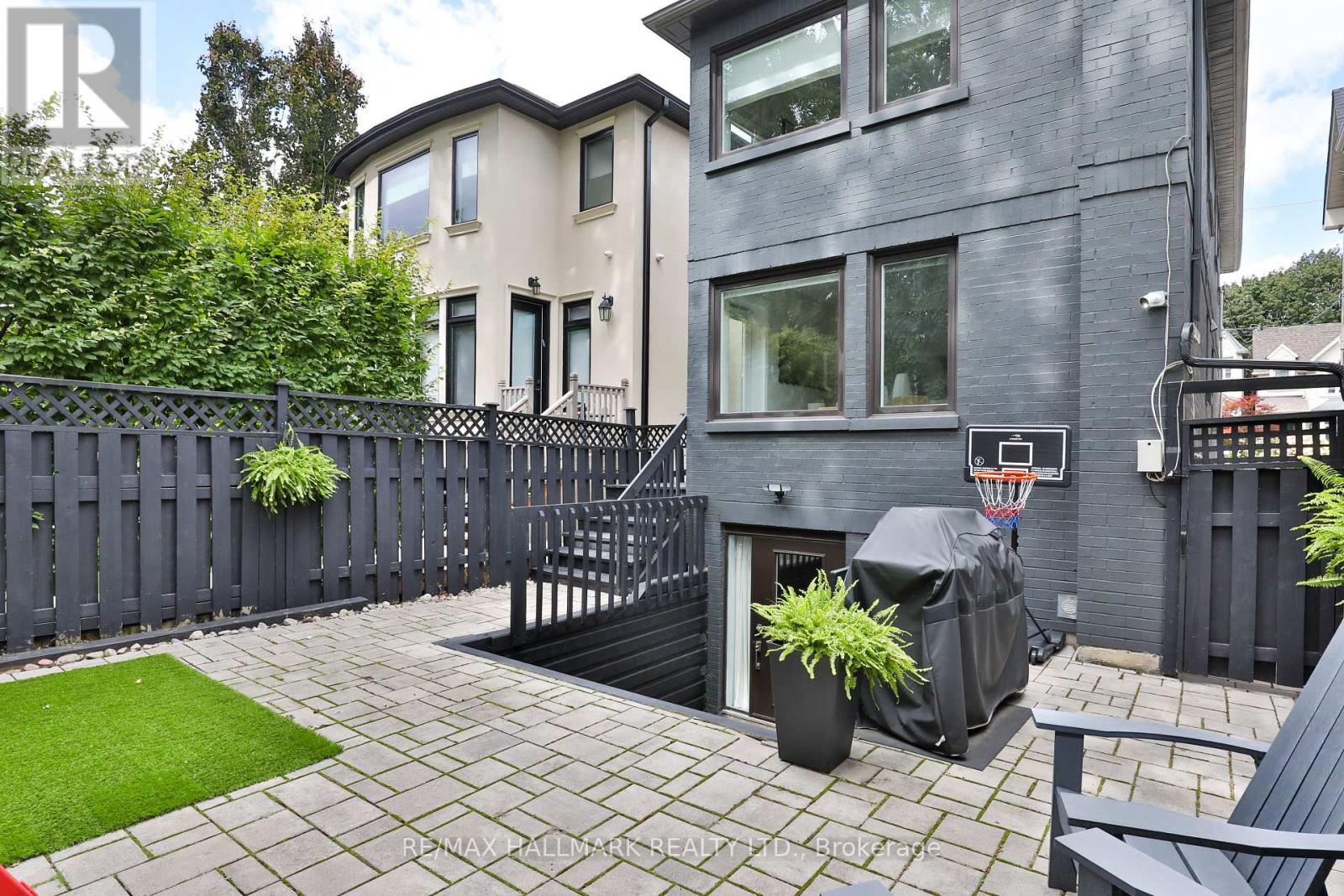 163 ROE AVENUE - 41