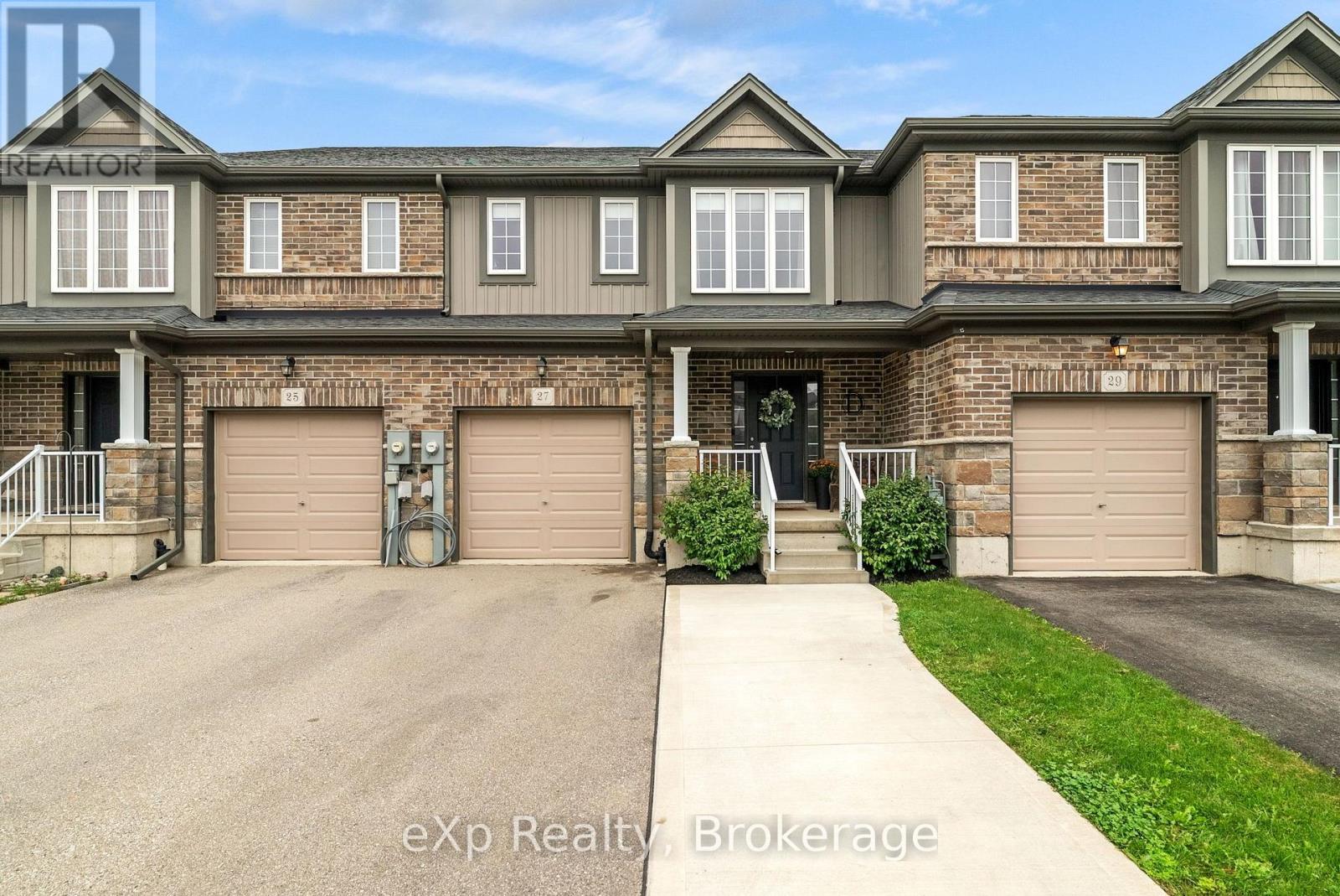 27 ROBERTSON DRIVE, Stratford