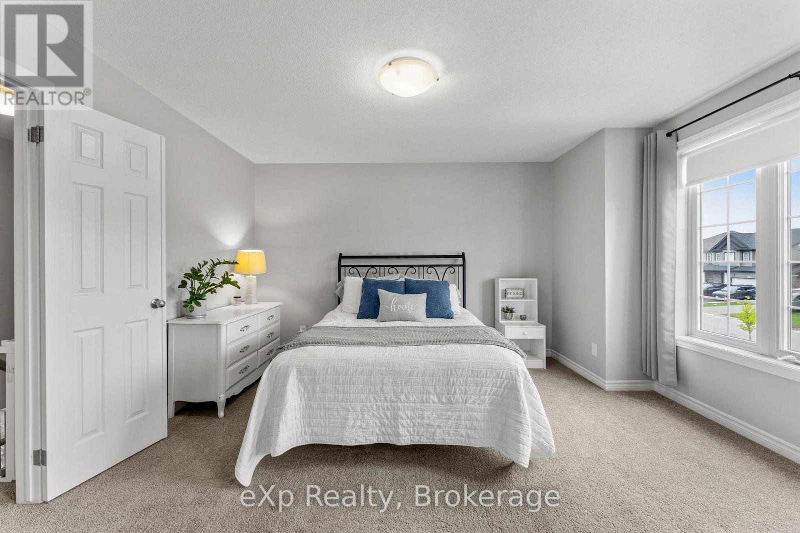27 ROBERTSON DRIVE, Stratford — photo 4