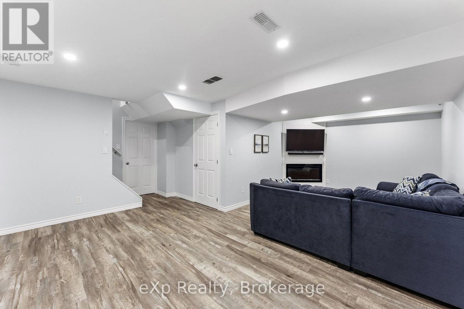 27 ROBERTSON DRIVE, Stratford — photo 5