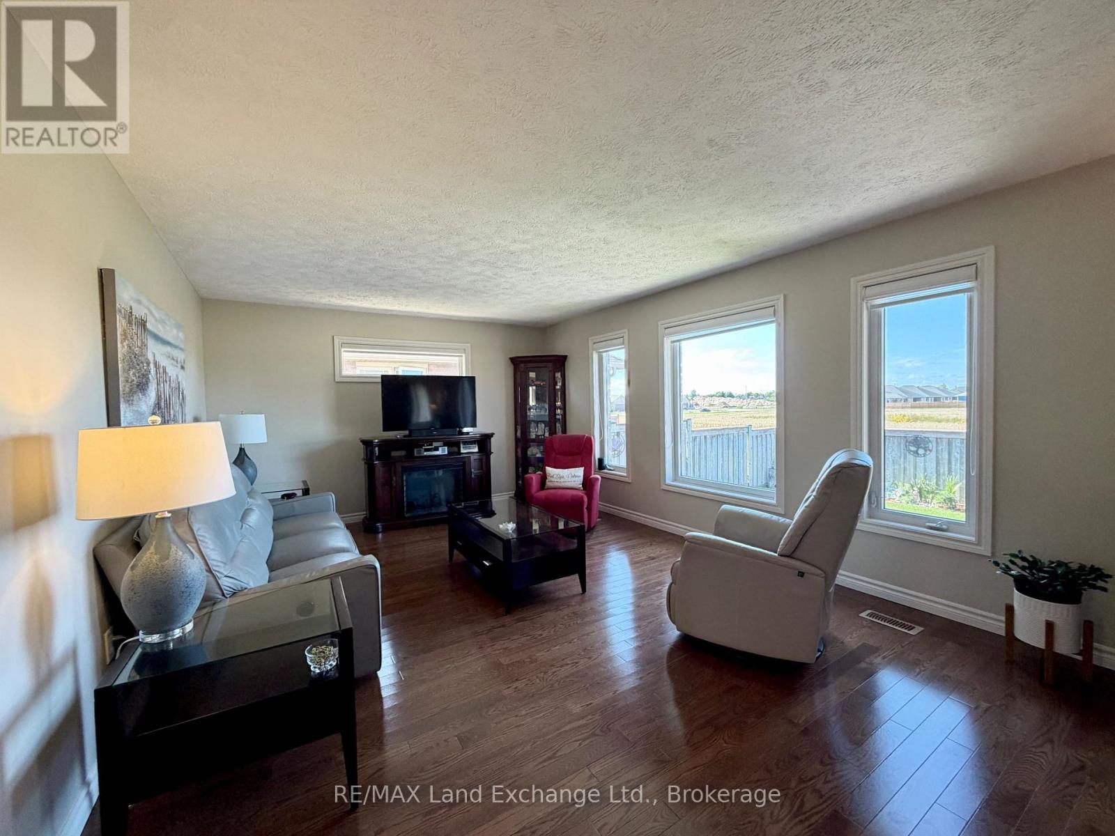 310 STICKEL STREET, Saugeen Shores — photo 5