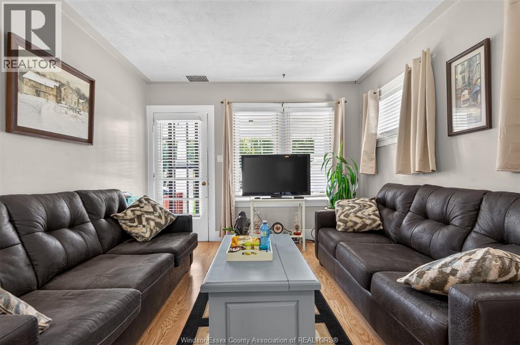 319-323 WALLACE STREET - 7