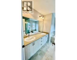 Kitchen - 44 Blackburn Street, Cambridge, ON N1S0E1 Photo 12