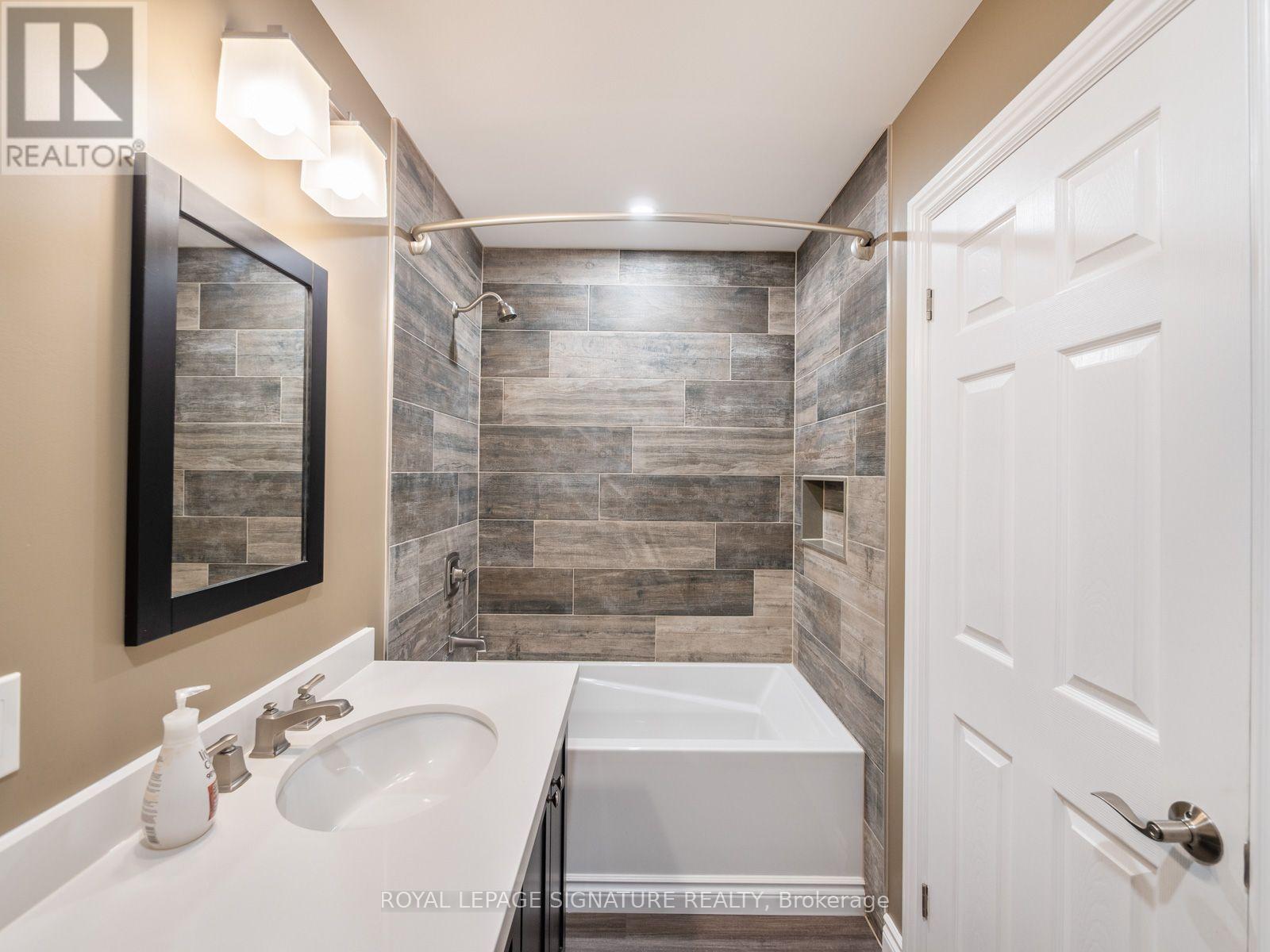 9 BIRCH COURT, Aurora (Aurora Village) — photo 5
