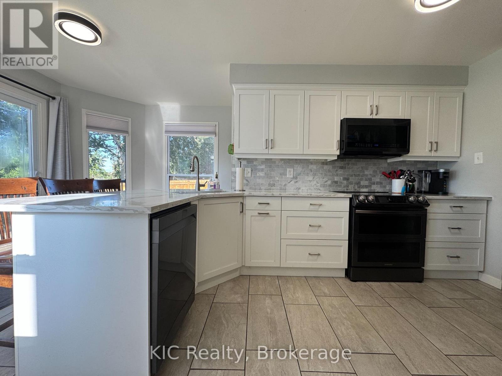 23 MAPLE AVENUE, Asphodel-Norwood (Norwood) — photo 5