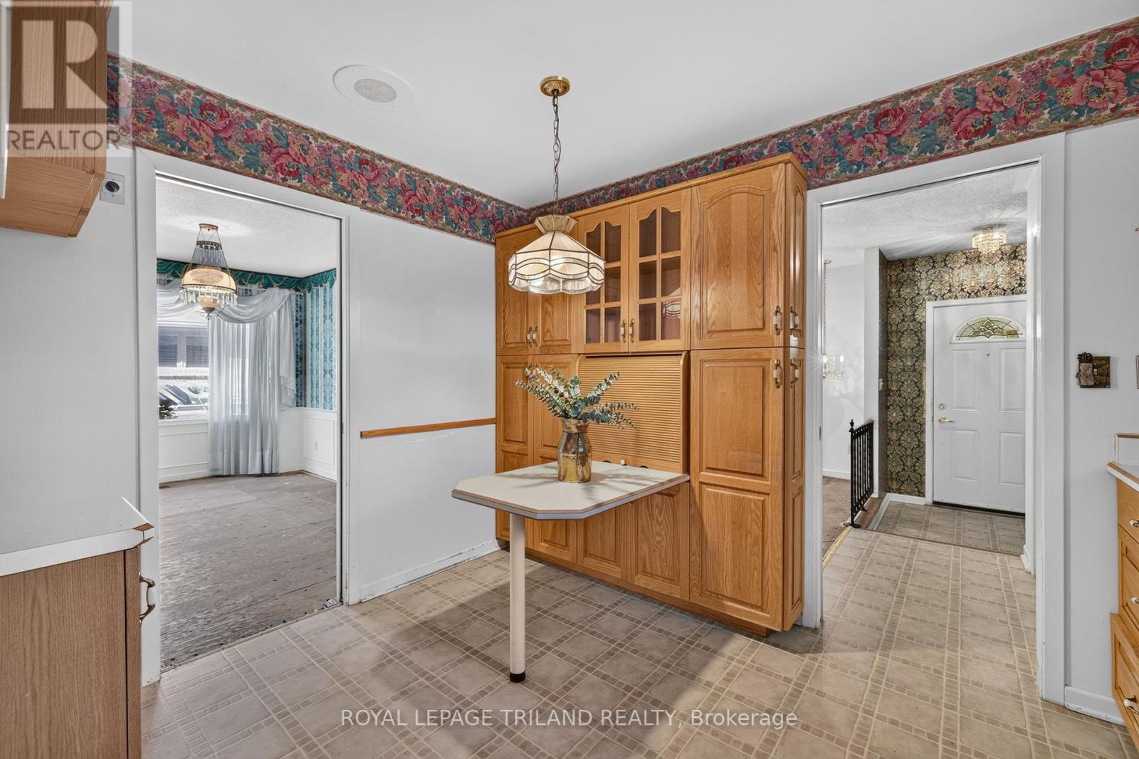 15 CARMEN CRESCENT - 13