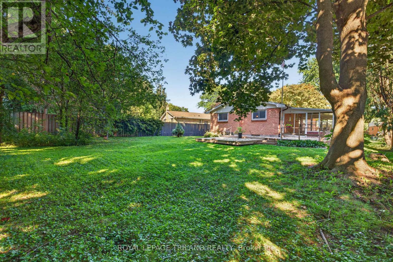 15 CARMEN CRESCENT - 37