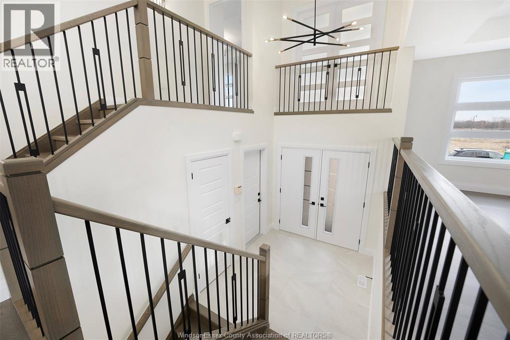 2410 PARTINGTON, Windsor — photo 3