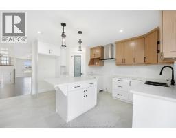 2410 Partington, Windsor, ON N9E0A8 Photo 13