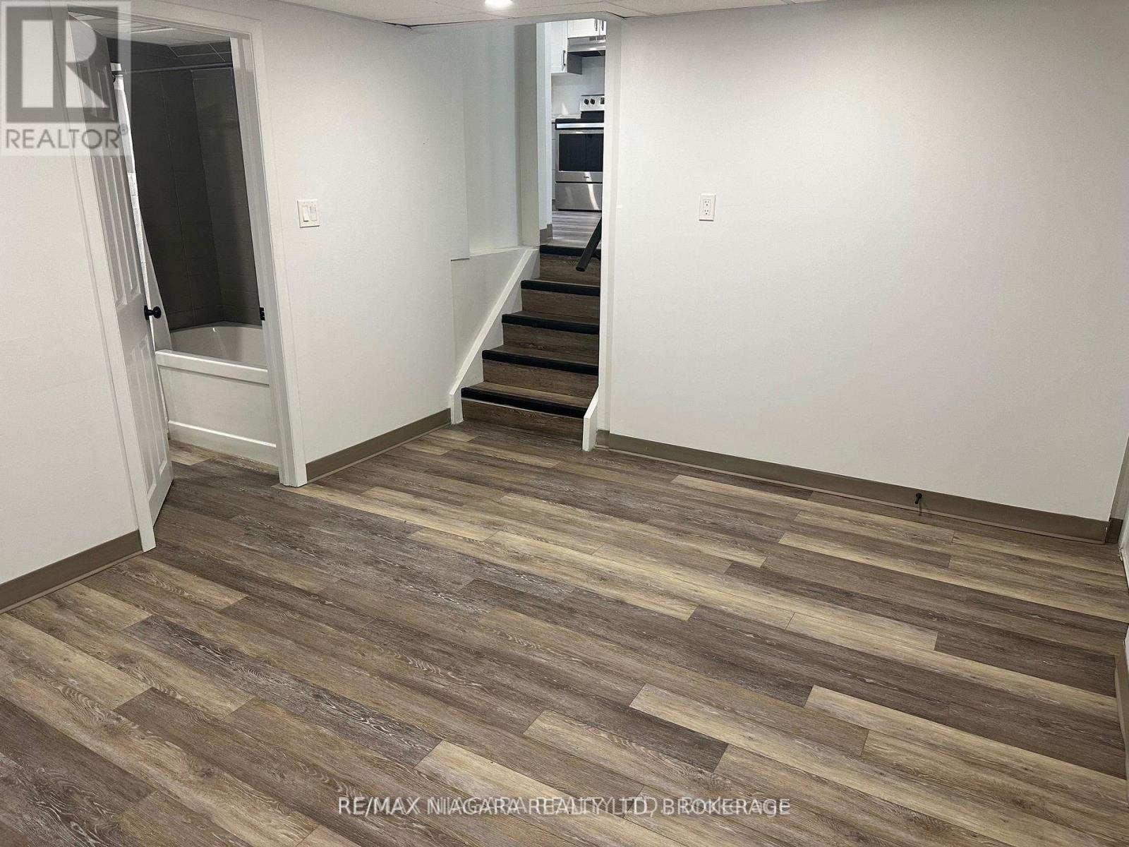 LOWER - 30 COLONIAL STREET, Welland (N. Welland) — photo 9
