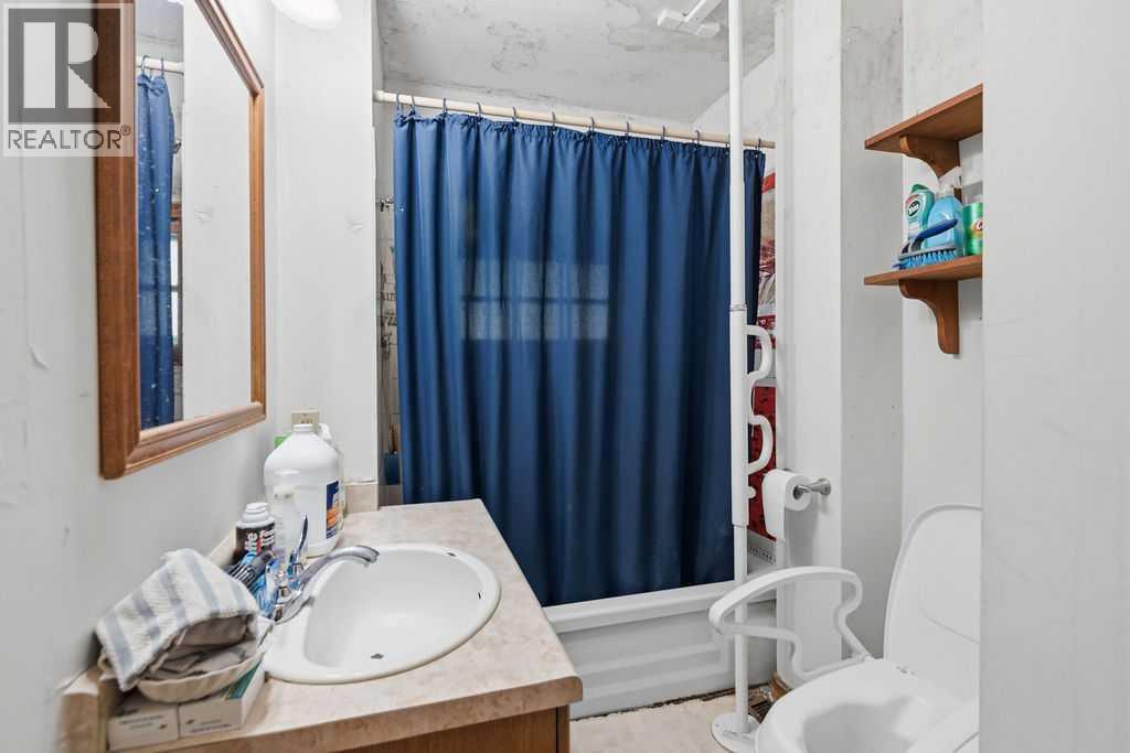 411 37 Avenue NW - 11