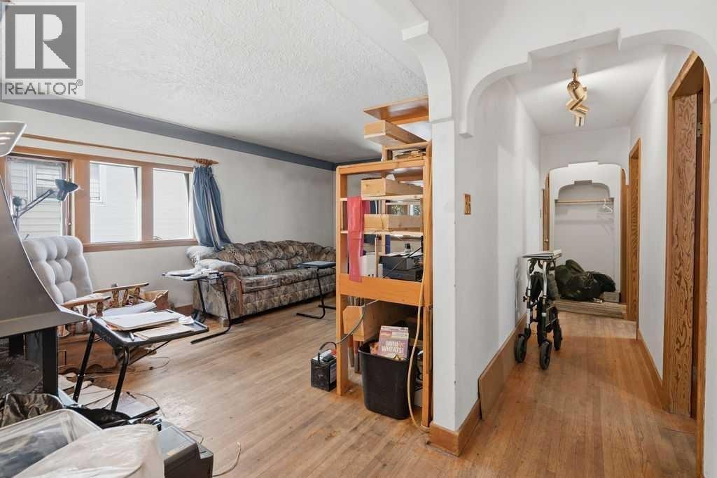411 37 Avenue NW - 12