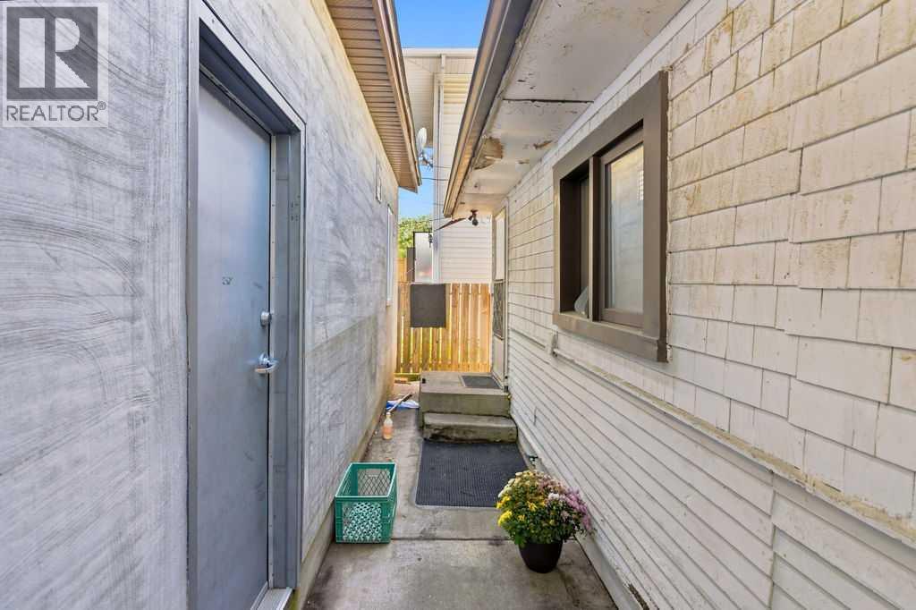411 37 Avenue NW - 15