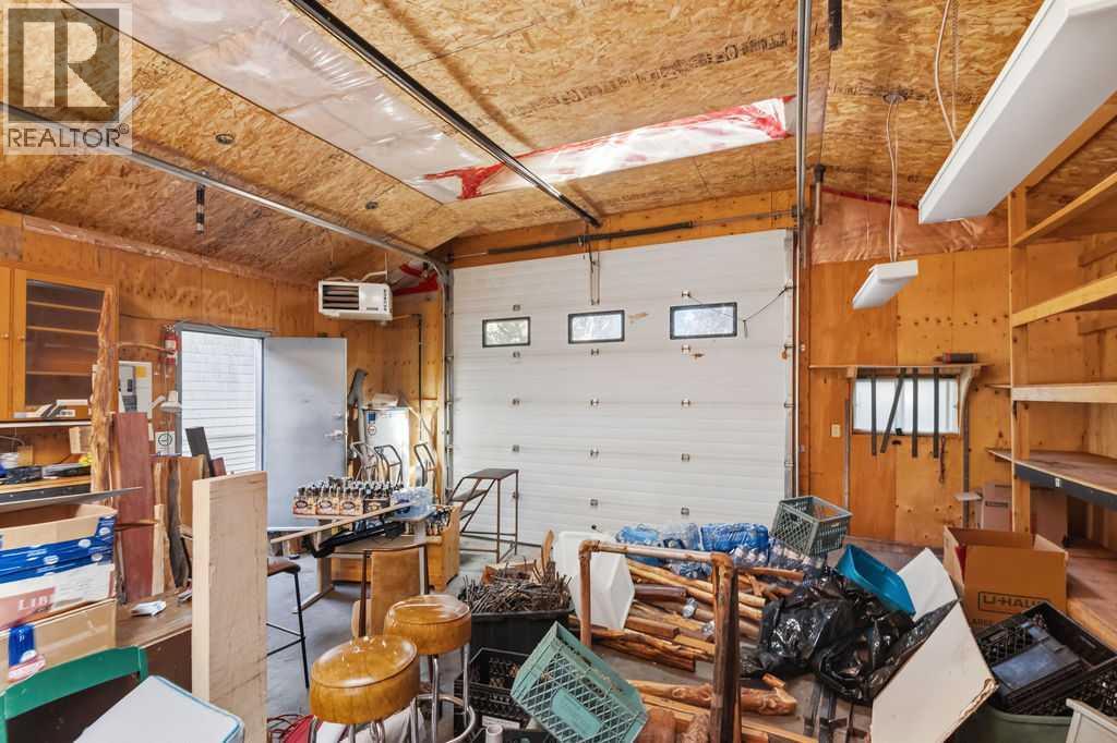 411 37 Avenue NW - 19