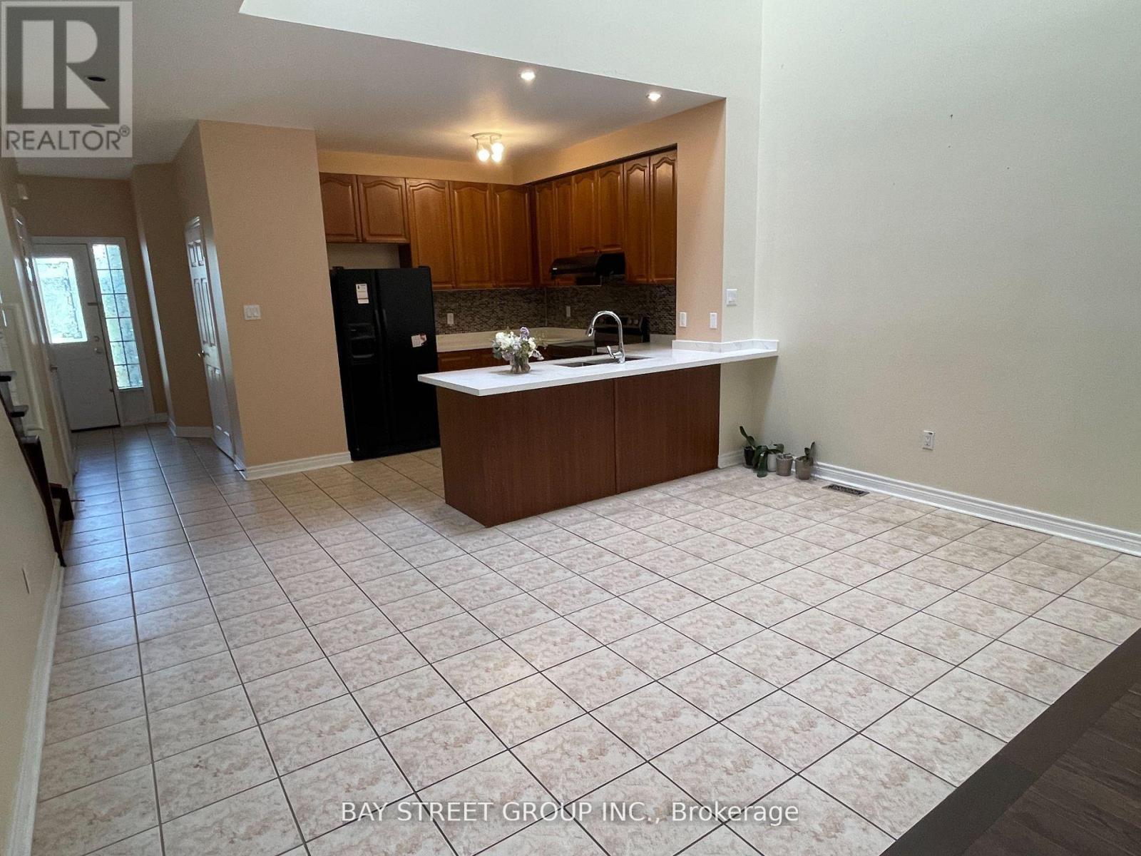220 YORKLAND STREET, Richmond Hill (Devonsleigh) — photo 6