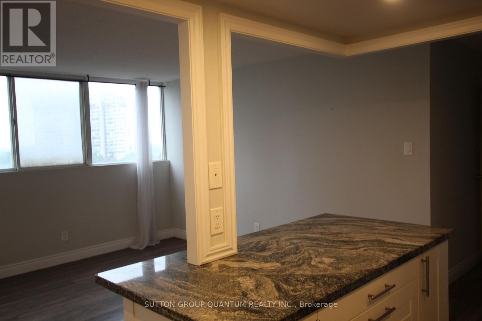 #808 3700 KANEFF CRESCENT - 3