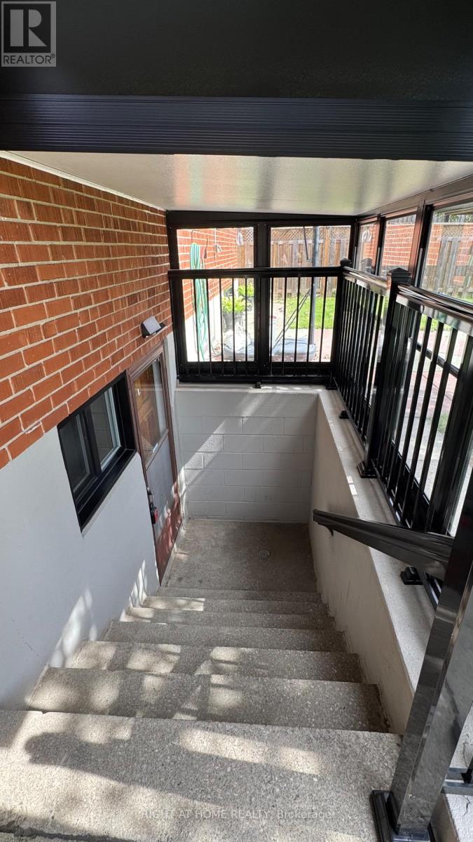 LOWER LEVEL - 31 WHITBURN CRESCENT, Toronto (Downsview-Roding-CFB) — photo 4