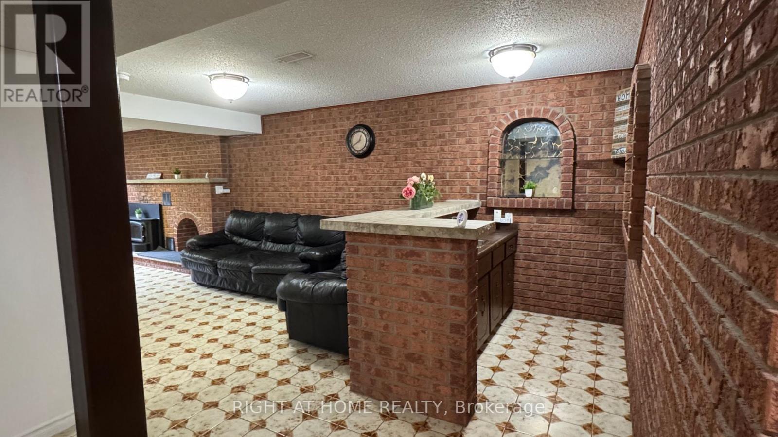 LOWER LEVEL - 31 WHITBURN CRESCENT, Toronto (Downsview-Roding-CFB) — photo 7