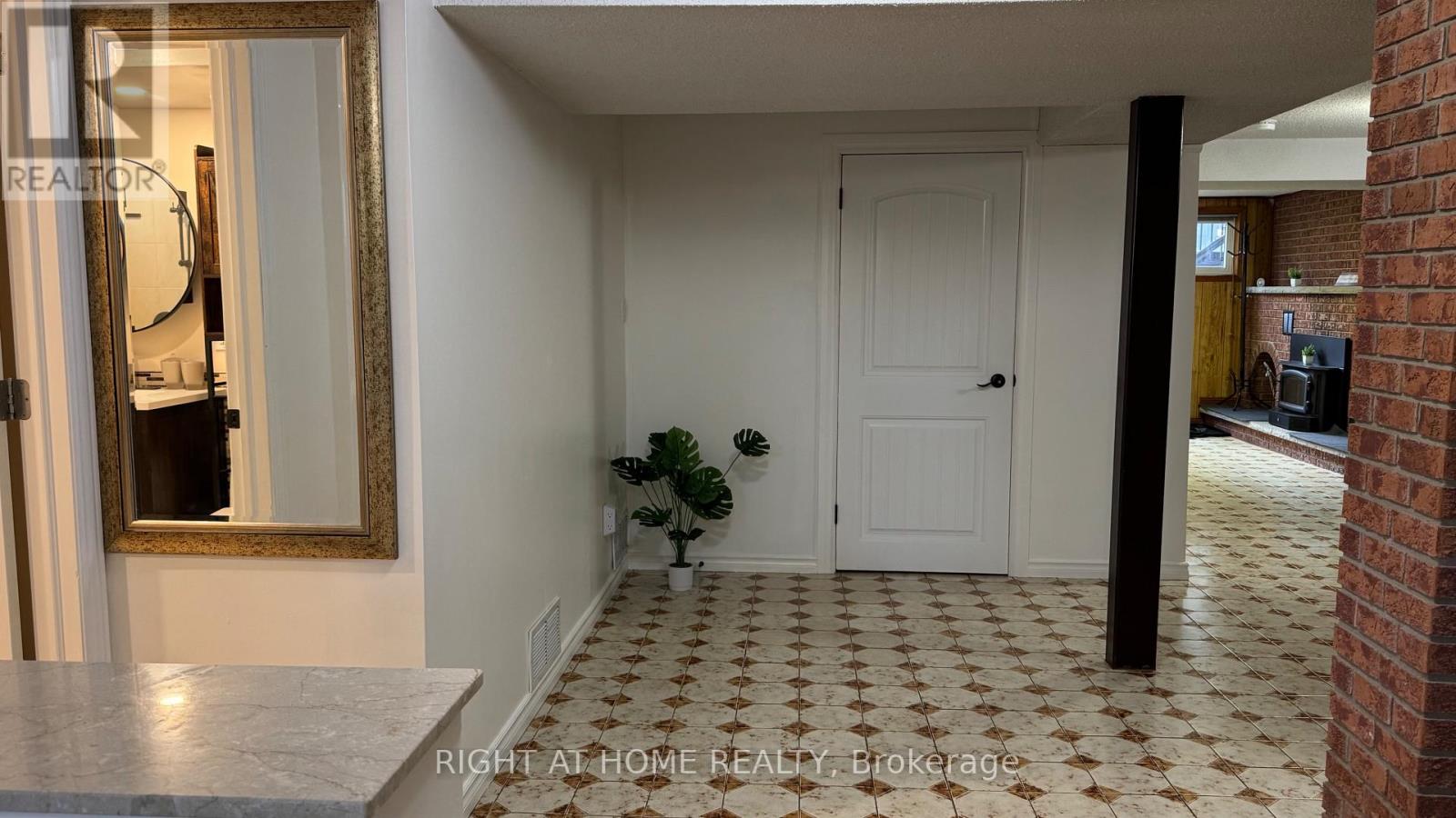 LOWER LEVEL - 31 WHITBURN CRESCENT, Toronto (Downsview-Roding-CFB) — photo 9