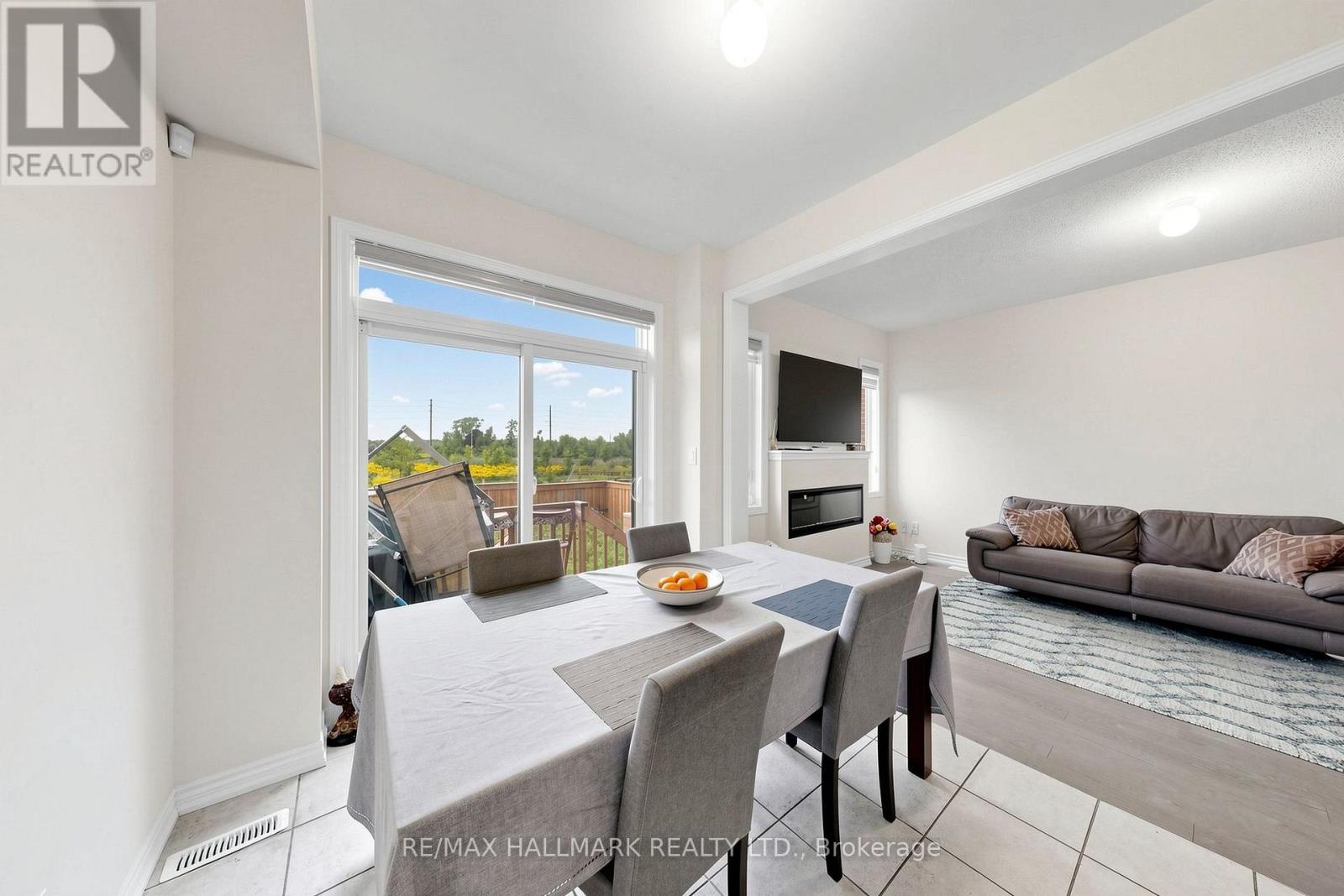 6 PETER HOGG COURT - 16
