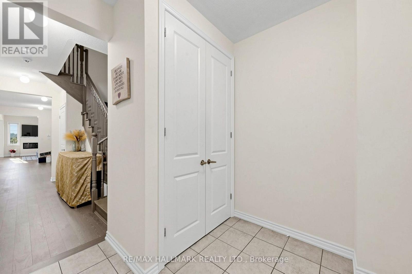6 PETER HOGG COURT - Image 23