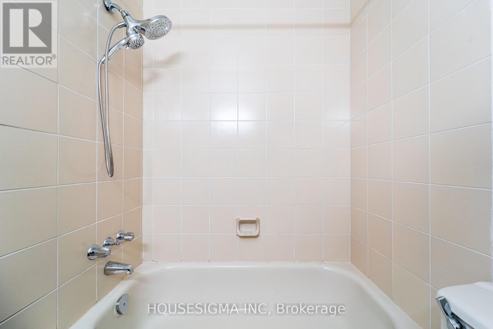43 SWEETLAND AVENUE - 30