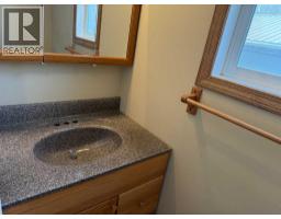Family room - 104 7 Avenue N, Vulcan, AB T0L2B0 Photo 11