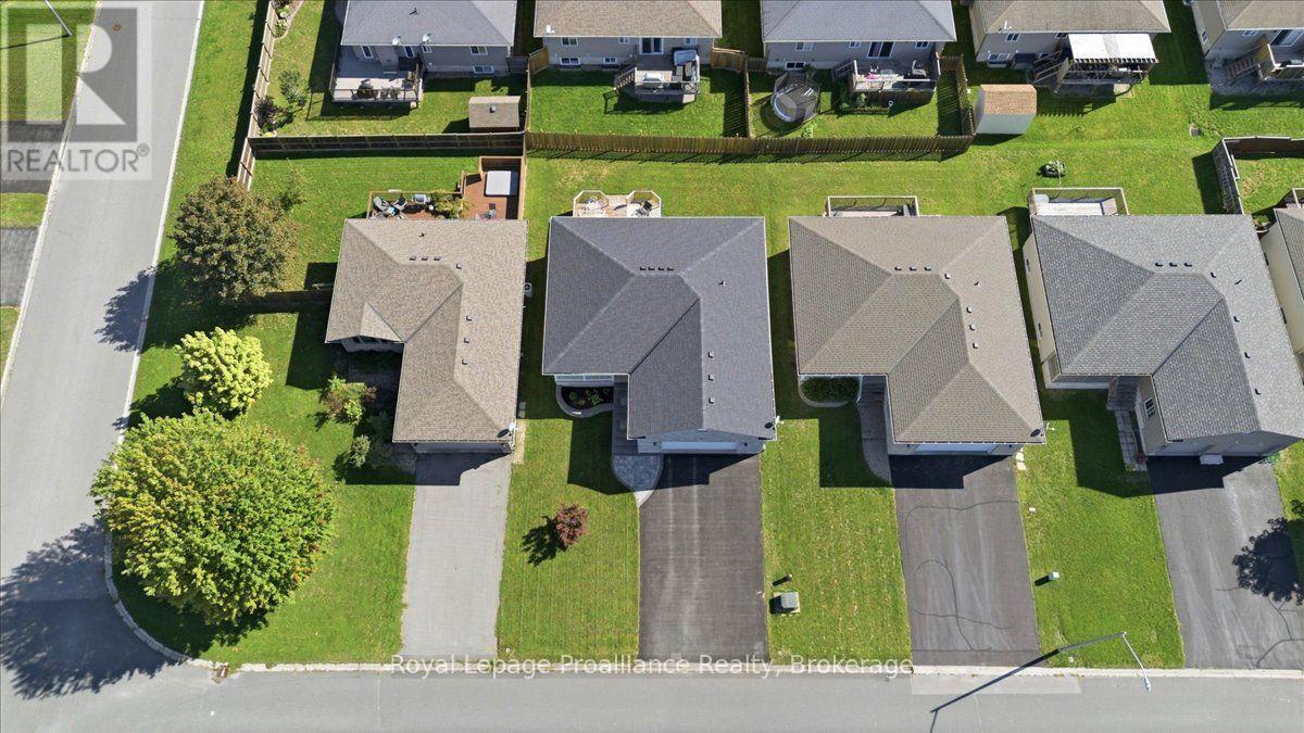 35 FOREST VALLEY DRIVE - 40