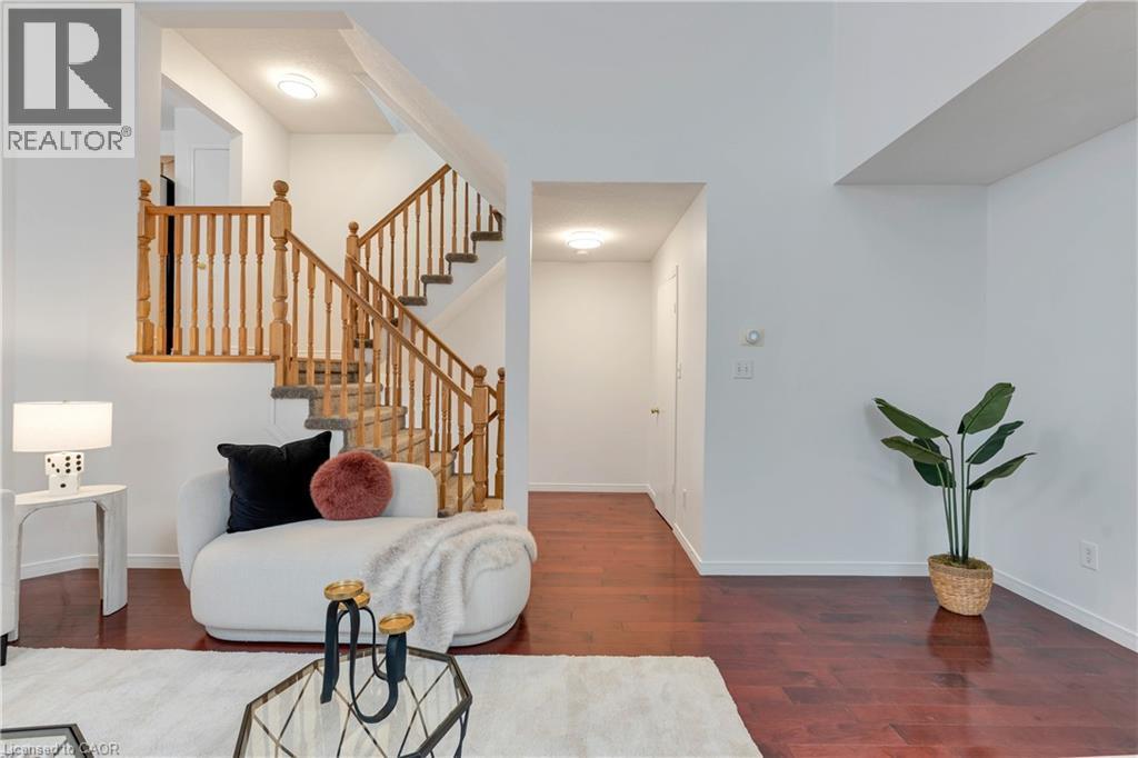 756 KARLSFELD Road, Waterloo — photo 9