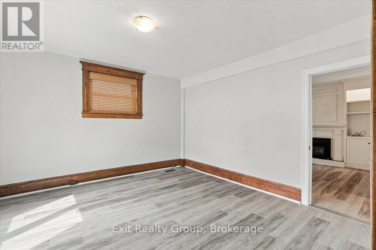 185 FOSTER AVENUE - 13