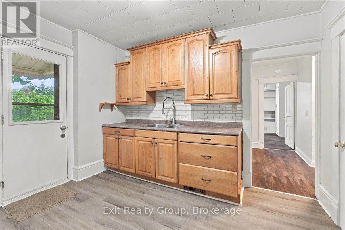 185 FOSTER AVENUE - 21