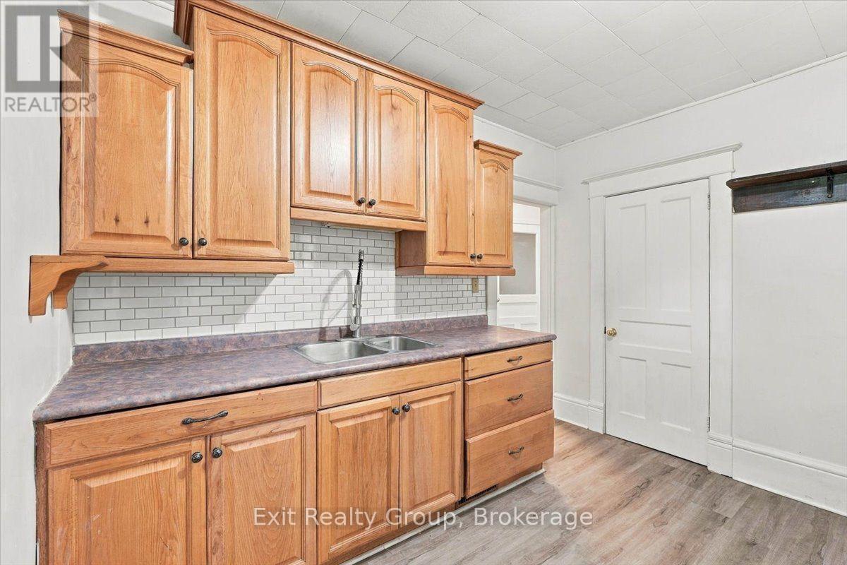 185 FOSTER AVENUE - 22