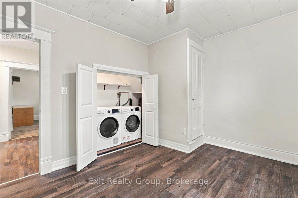185 FOSTER AVENUE - 27