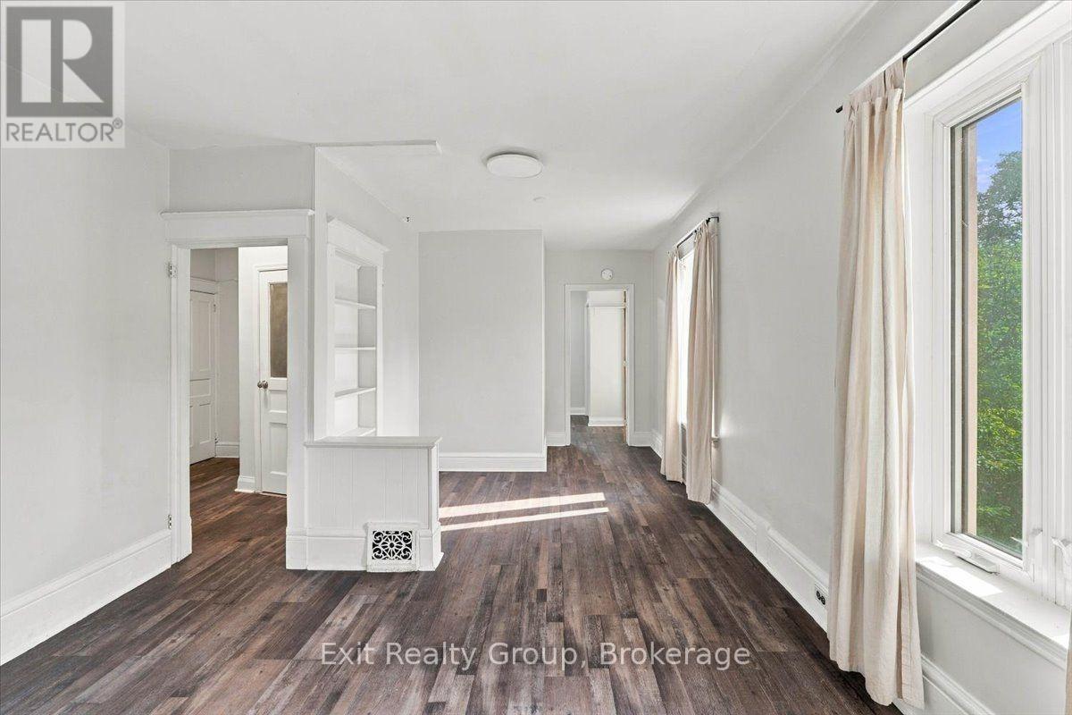 185 FOSTER AVENUE - 29
