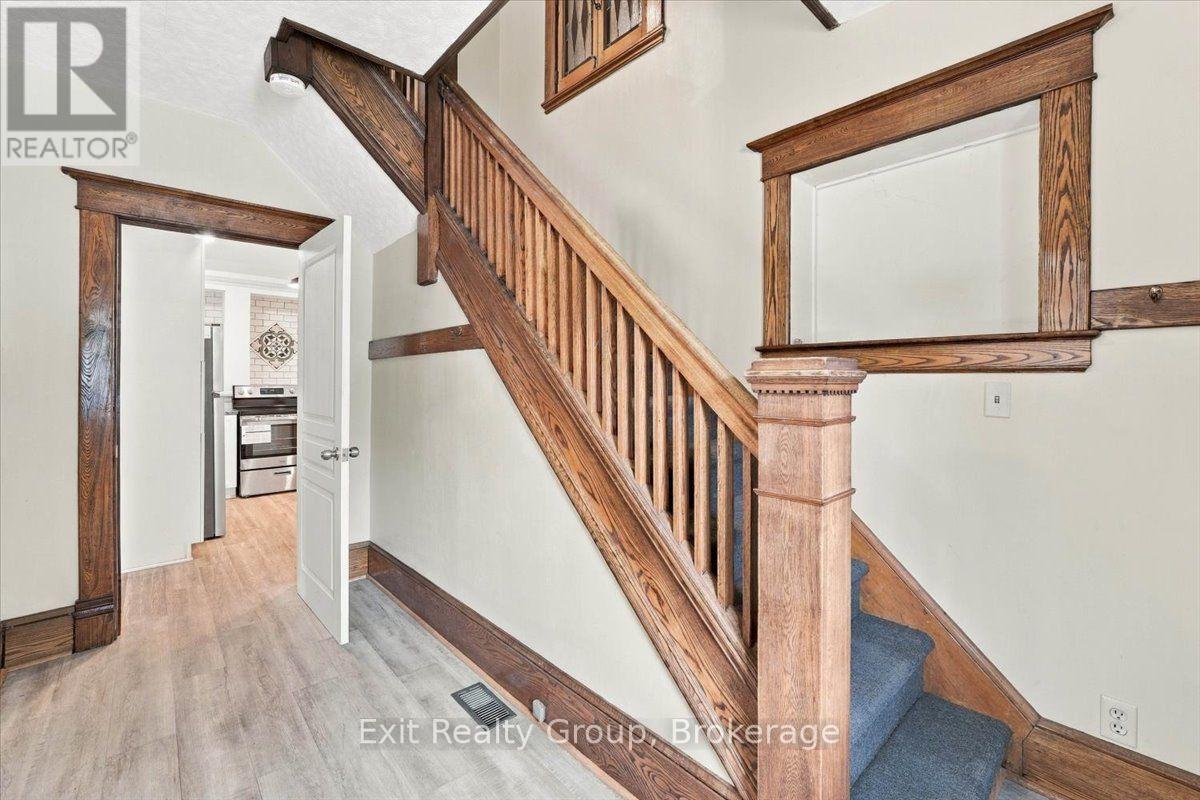 185 FOSTER AVENUE - 4
