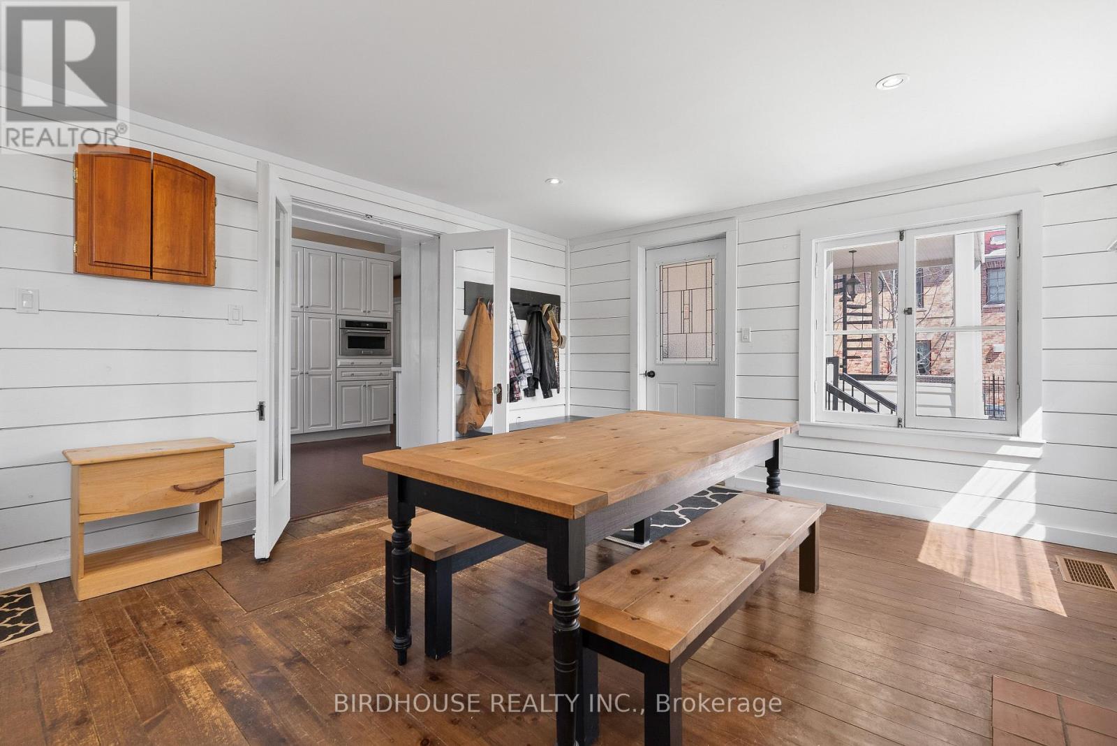 69 BOND STREET W - Image 16