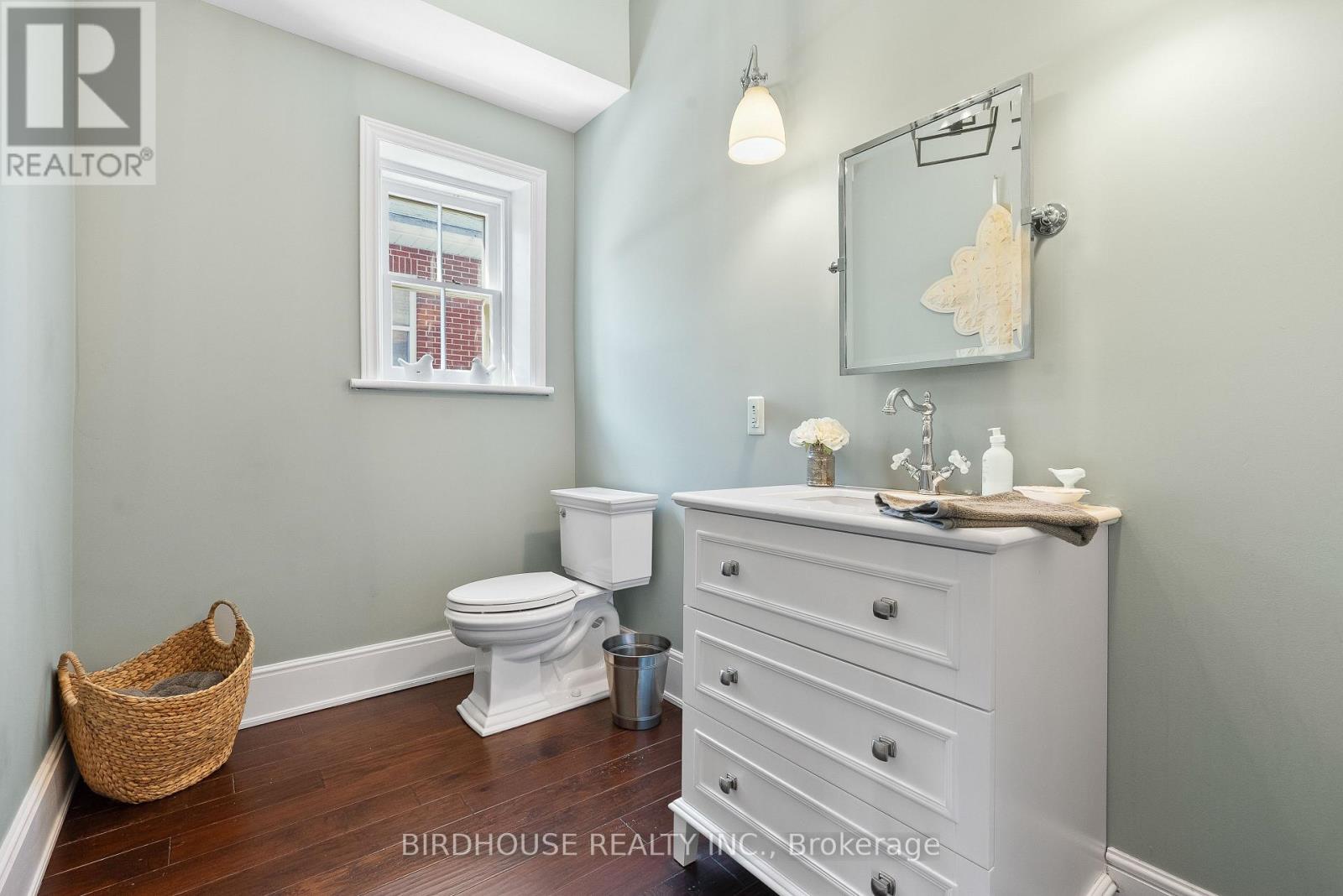 69 BOND STREET W - Image 17