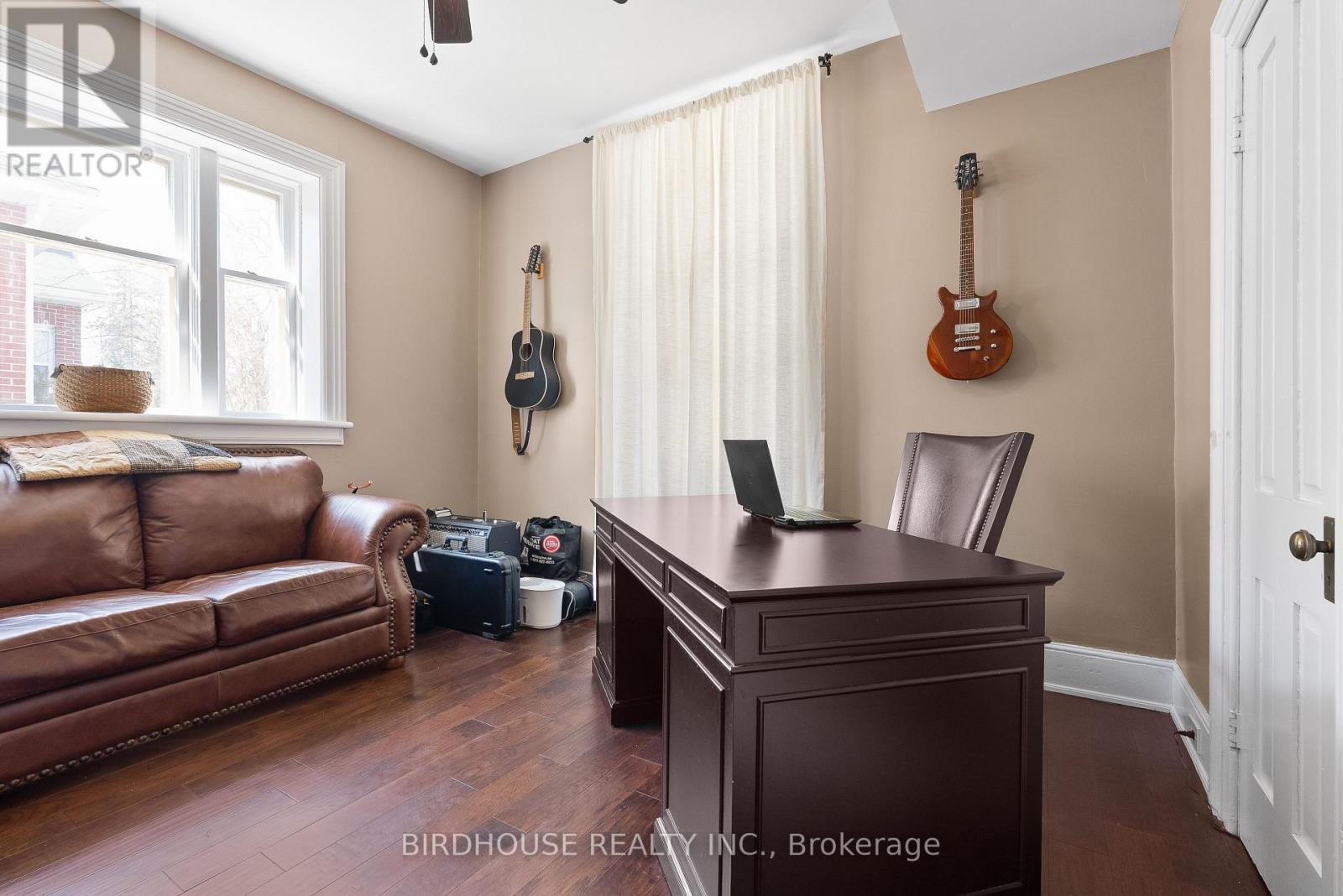 69 BOND STREET W - Image 18