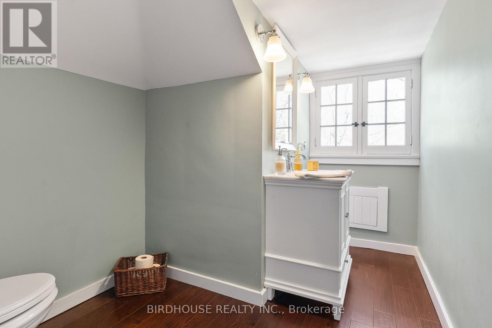 69 BOND STREET W - Image 35