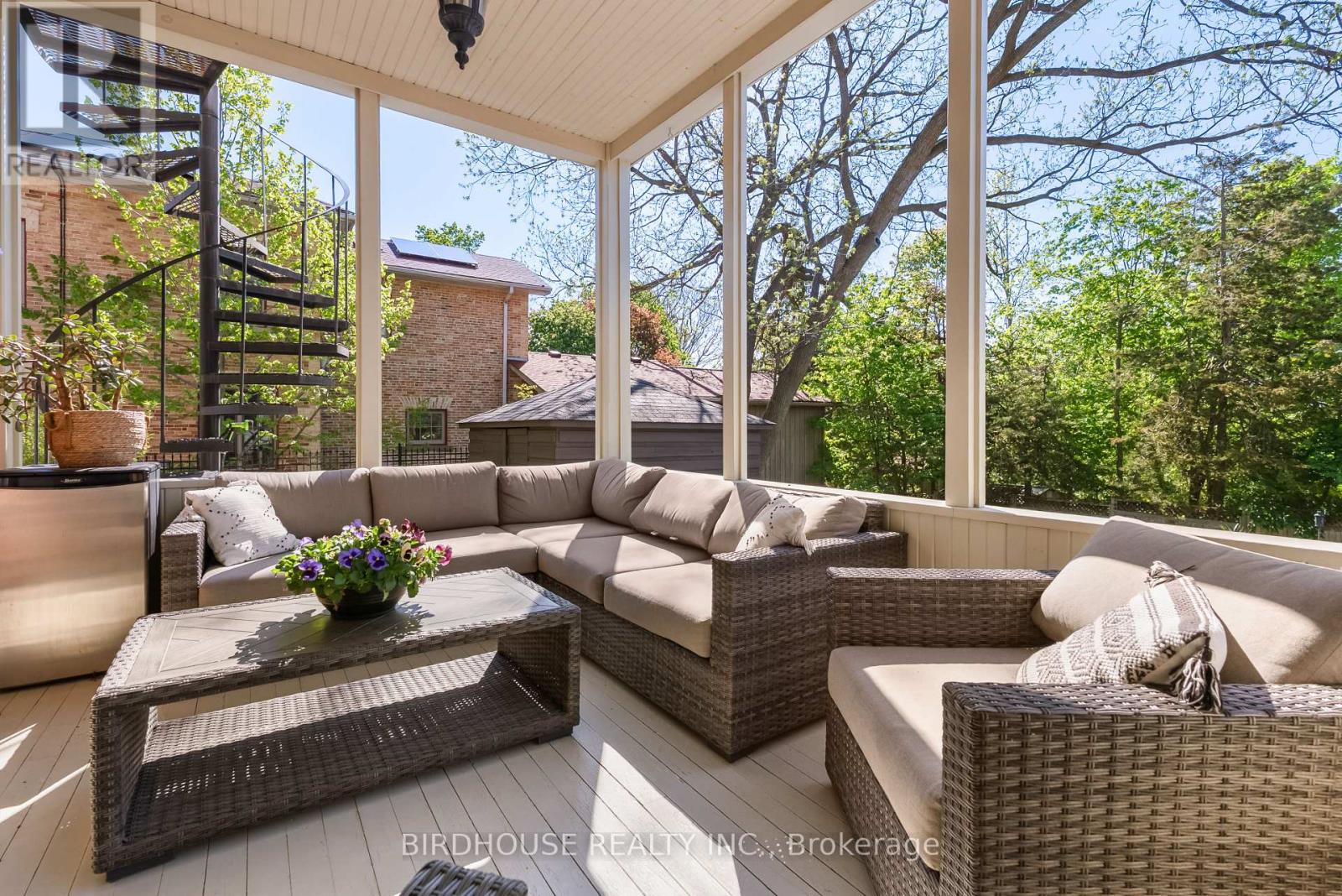 69 BOND STREET W - Image 36