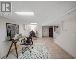 16 Hector Avenue, Toronto, ON M6G3G3 Photo 35