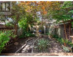 16 Hector Avenue, Toronto, ON M6G3G3 Photo 43