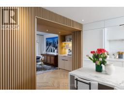 Foyer - 27 Boswell Avenue, Toronto, ON M5R1M5 Photo 9