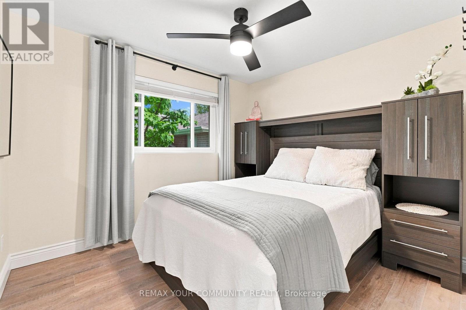 20 RINGWOOD CRESCENT - 26