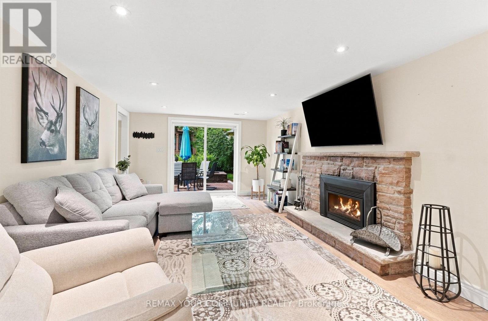 20 RINGWOOD CRESCENT - 31
