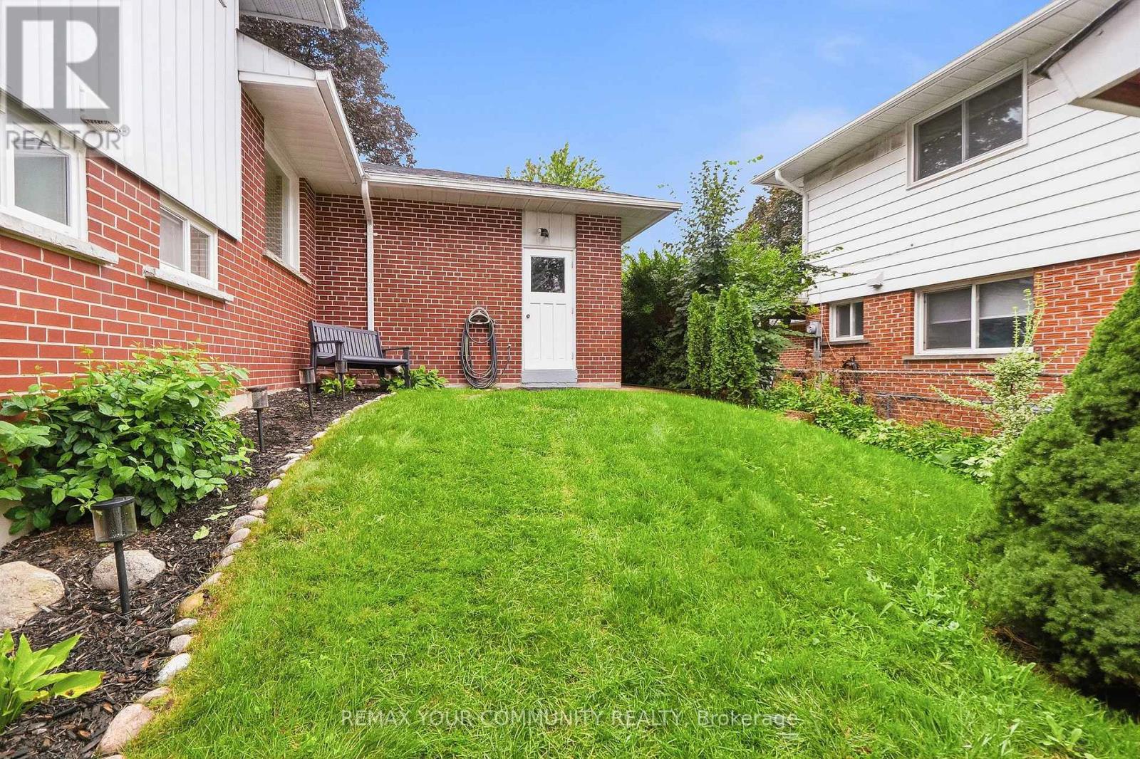 20 RINGWOOD CRESCENT, Toronto (Henry Farm) — photo 4