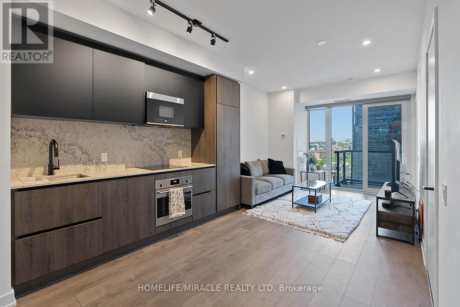 #1322 108 PETER STREET - 18